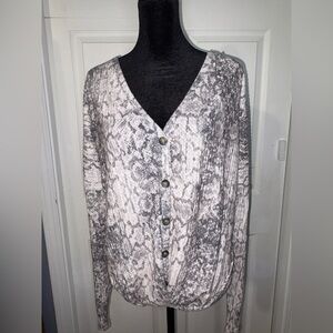 Daytrip Gray and White Button Down Top